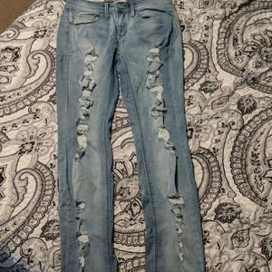 Juniors Mudd torn jeans